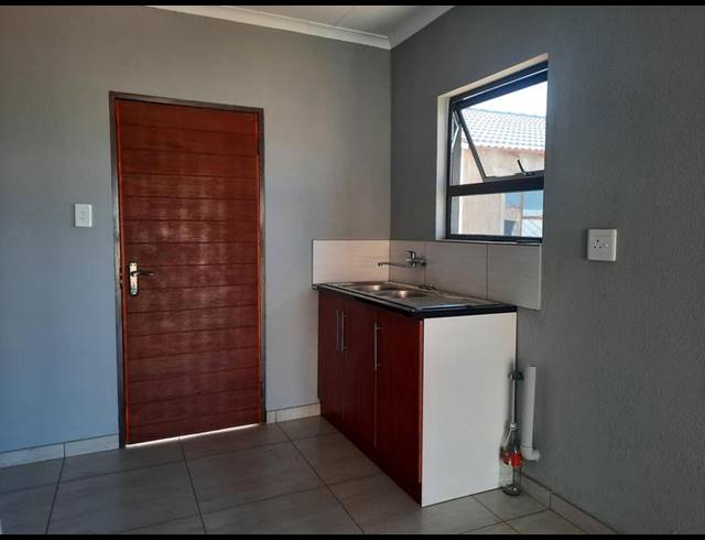2 BEDROOM HOUSE FOR SALE IN VANDERBIJLPARK CE7